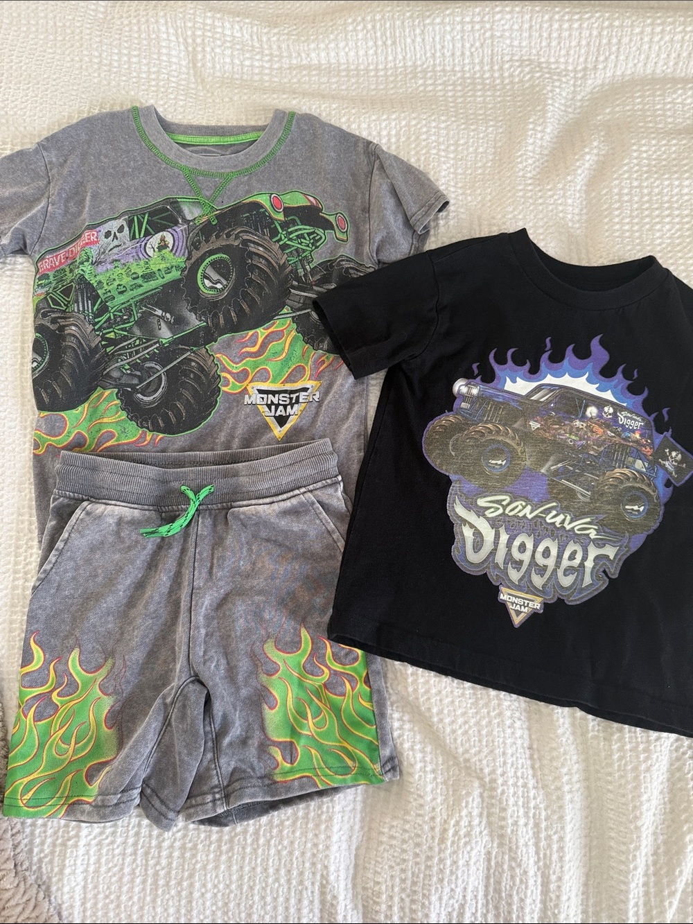Monster Jam - Matching Grave Digger Set & Son-uva Digger shirt